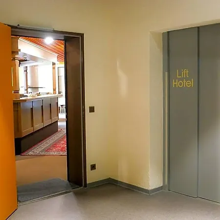 Oronto 2* Κόμπλεντς